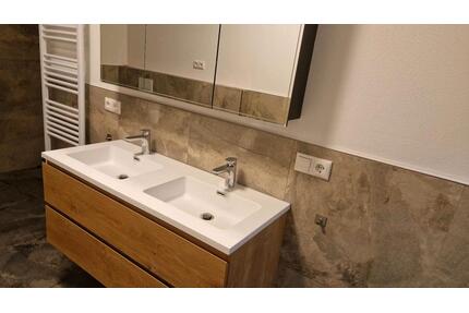 Großzügige 102 qm Wohnung - 880,00&nbsp;EUR Kaltmiete, ca.&nbsp; 102,00&nbsp;m&sup2; in Marklkofen (PLZ: 84163)