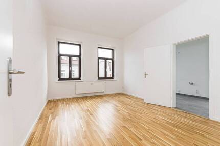 Renovierte Altbauwohnung mit zwei Zimmern, Balkon und hochwertigem Dusch- und Wannenbad - Leipzig Gohlis-Süd