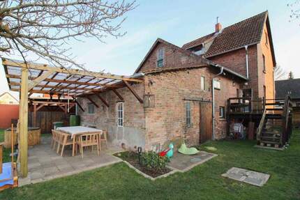 Modernisiertes Einfamilienhaus mit Einliegerwohnung und großem Grundstück in Ilsede