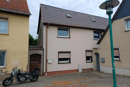 Einfamilienhaus in Schafstädt - 28.000,00&nbsp;EUR Kaufpreis, ca.&nbsp; 110,00&nbsp;m&sup2; in Bad Lauchstädt (PLZ: 06246)
