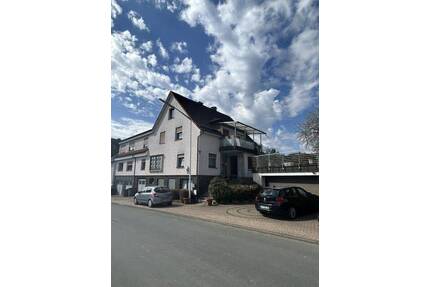 2- FH mit 4 Garagen, 2 Terrassen, Balkon und schönem Garten in Haiger-Allendorf gelegen