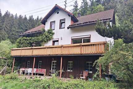 Haus zum Kaufen in Warmensteinach 169.500,00 € 209 m²