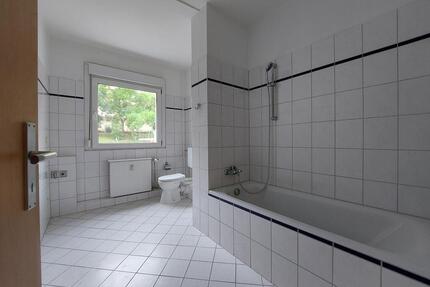 Die Besonderheit unter den 1-Zimmer-Wohnungen: großes Bad, große Küche in Gorbitz! - Dresden Cotta