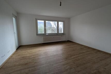 +++ Wir modernisieren - 3 Raumwohnung mit Balkon und Wannenbad +++ - Duisburg Rheinhausen