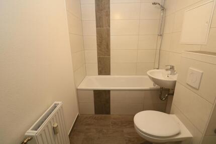 Auch für Nichtschwimmer geeignet...3-RW mit modernem Wannenbad & Balkon! - Freiberg