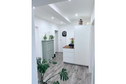 Moderne 3 Zimmer Wohnung-1.OG mit Stellplatz+Keller ab 1.8 frei - Troisdorf