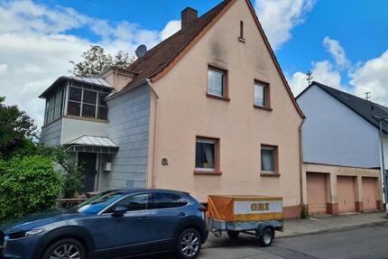 Großes gepflegtes Einfamilienhaus mit 3 Garagen - Bexbach