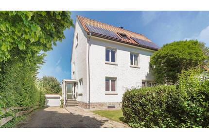Großzügiges Einfamilienhaus in bevorzugter Wohnlage (Sackgasse), mit schönem Garten und fußläufig zur Innenstadt - Detmold