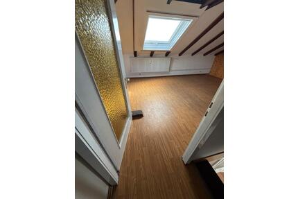 DG zu vermieten in Groß-Gerau - 950,00&nbsp;EUR Kaltmiete, ca.&nbsp; 30,00&nbsp;m&sup2; in Groß-Gerau (PLZ: 64521)