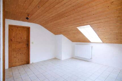 neu renovierte 2-Zimmer Dachgeschoss Wohnung zu vermieten. - Ergolding