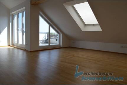Moderne 3-Zimmer-Dachgeschoss-Wohnung mit Galerie und Balkon in Deggendorf