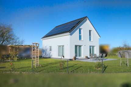 Modernes Einfamilienhaus mit Garten und Carport in ruhiger Lage - Röbel/Müritz