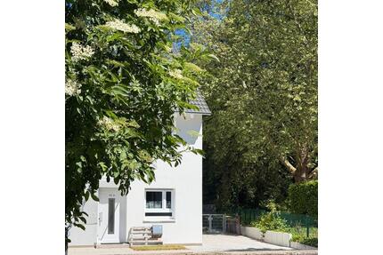 Wohnen im Grünen: Moderne Doppelhaushälfte - sofort bezugsfrei - Gaggenau