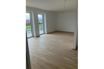 Große Dachgeschosswohnung mit Einbauküche - Münchsmünster