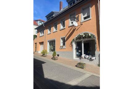 Vermietetes Wohn-und Geschäftshaus in Weinheim, zentralste Lage