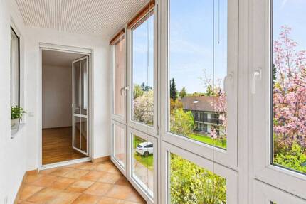 Neuer Marktplatz Baldham: 3-Zimmer-Wohnung mit Wintergarten, frei ab sofort