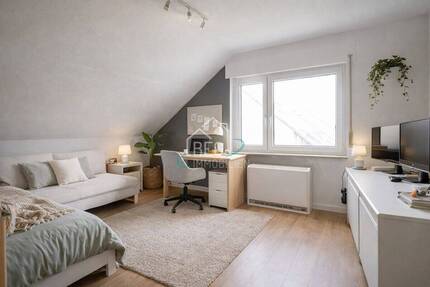 Großzügige 4-Zimmer-Dachgeschosswohnung mit Balkon und Stellplatz in ruhiger Lage - Remseck am Neckar Hochdorf
