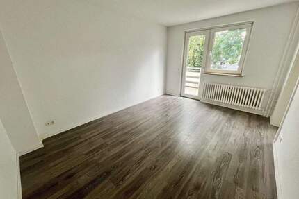 Schöne 2-Zimmer-Wohnung mit Balkon und modernem Bad! - Duisburg Mittelmeiderich