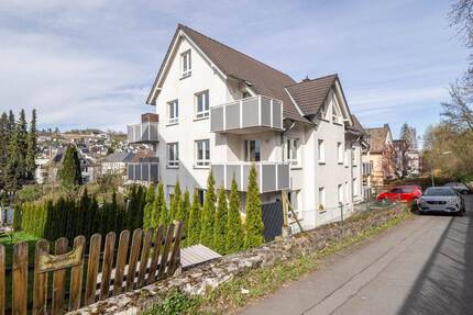 Wohnen über den Dächern von Meschede - Helle Maisonettewohnung mit Balkon und Garage