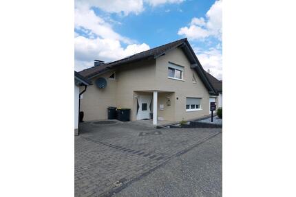Zweifamilienhaus - 689.000,00&nbsp;EUR Kaufpreis, ca.&nbsp; 304,00&nbsp;m&sup2; in Reichshof (PLZ: 51580)