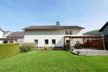 Großzügiges Einfamilienhaus mit Zweifamilienhaus-Option in ruhiger Lage - Golmbach