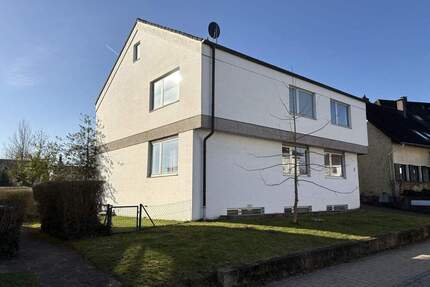 Großzügiges Wohnhaus mit viel Potenzial in zentraler Lage von Barntrup!