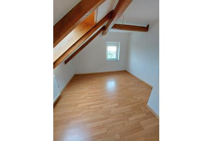 Helle 3-Zimmer-Dachgeschosswohnung mit Einbauküche - Großröhrsdorf