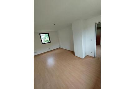 1-Zimmer-Dachgeschosswohnung mit in Wuppertal-Elberfeld - Oberhausen Schmachtendorf