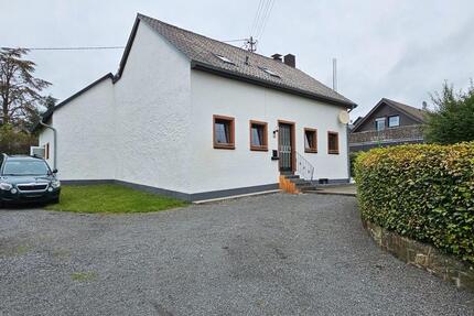 Haus mit 1400 QM Grundstück - 175.000,00&nbsp;EUR Kaufpreis, ca.&nbsp; 125,00&nbsp;m&sup2; in Mehren (PLZ: 54552)