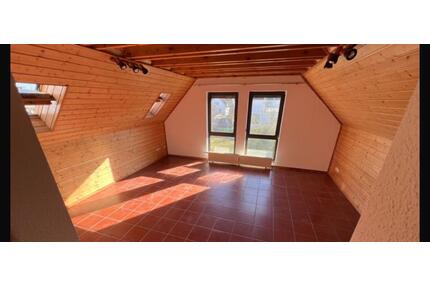 Helle 4-Zimmer-Wohnung im OG eines gepf. in ruhiger Lage, Obh. - Obertshausen