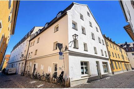 Vermietete 2-Zimmer-Wohnung mit Innenhofterrasse in bester Regensburger Altstadtlage