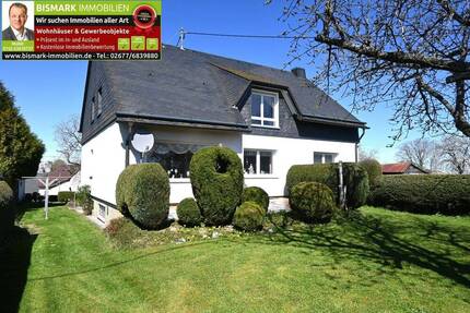 Gepflegtes, freistehendes Haus mit Traumgrundstück - Urschmitt