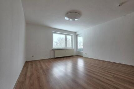 Helle 4 Zimmerwohnung mit saniertem Bad und Balkon in 3. Etage - Clausthal-Zellerfeld