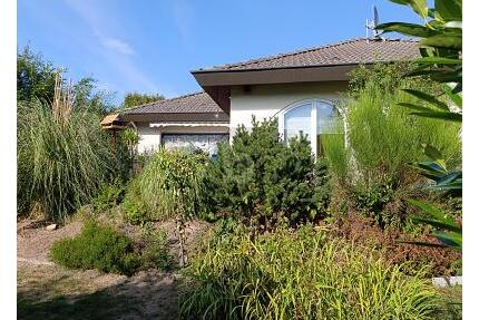 HELLER BUNGALOW MIT GARTENOASE & WINTERGARTEN - Willstätt