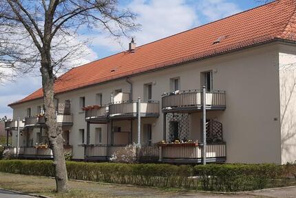 Großzügige 1 RWG mit Kleiner Wohnküche + Tageslichtbad + Balkon zu vermieten! - Lauta