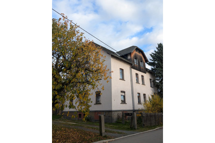 Mehrfamilienhaus mit großem Grundstück, Nebengebäuden & Ausblick - Oelsnitz (Vogtland)