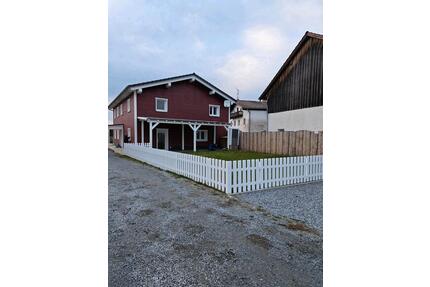 Haus zu Vermieten - 1.800,00&nbsp;EUR Kaltmiete, ca.&nbsp; 230,00&nbsp;m&sup2; in Osterhofen (PLZ: 94486)