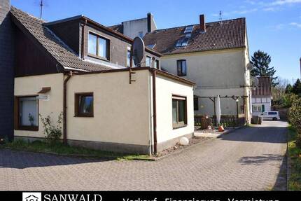 Gepflegtes Mehrfamilienhaus mit Anbau und Bauland inkl. positiver Bauvoranfrage - Bochum Gerthe