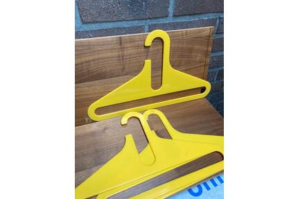 Danilo Silverstein Design Kleiderbügel Bügel Kunststoff - Krefeld Bockum