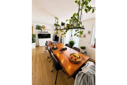 Großzügige 4-Zimmer-Maisonette Wohnung mit Hauscharakter, Garten und Garage - Rangendingen