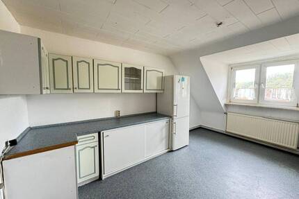 HAGEN - EILPE: GEMÜTLICHE 2 - ZIMMER DACHGESCHOSS - WOHNUNG MIT GARTENMITBENUTZUNG!