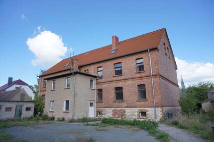 Haus zum Kaufen in Schneidlingen 95.000,00 € 837.37 m²