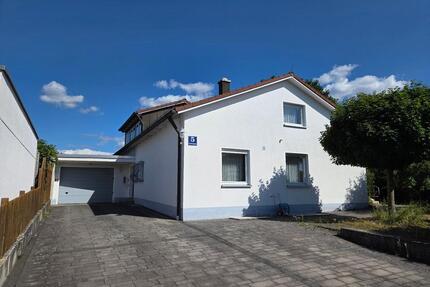 Zweifamilienhaus, Garage, großer Garten - provisionsfrei - Uttenreuth