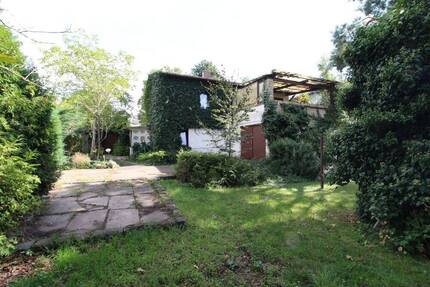 Einfamilienhaus mit Garage, Nebengelass und großem Grundstück - Weinböhla