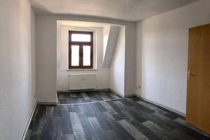kleine, renovierungsbedürftige 3- Raumwohnung mit Fenster im Bad Dachgeschossflair ! - Görlitz Innenstadt