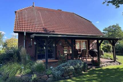 Einfamilienhaus mit idyllischem Grundstück und umfangreichem Nebengelass - Varchentin OT Carolinenhof Godow