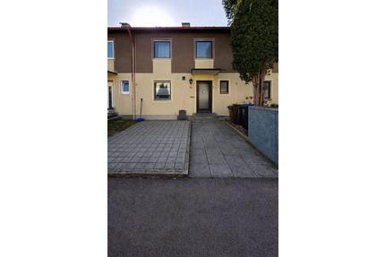 Einfamilien Reihenhaus in MN - 1.400,00&nbsp;EUR Kaltmiete, ca.&nbsp; 110,00&nbsp;m&sup2; in Mindelheim (PLZ: 87719)