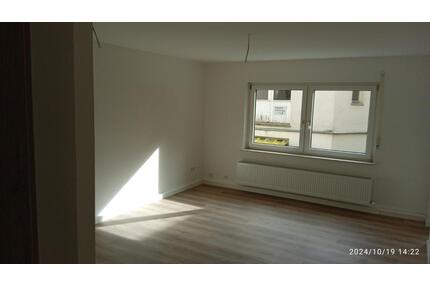 Renovierte 3-Zimmer-Wohnung im Erdgeschoss mit Balkon - Nürnberg Gleißhammer