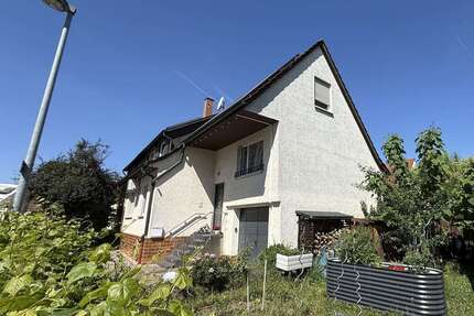 Haus zum Kaufen in Neuhausen 675.000,00 € 153.98 m²