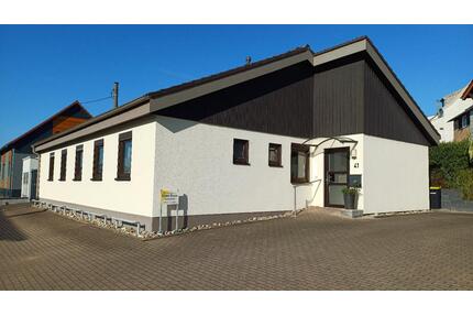 Bungalow, Praxisgebäude - 220.000,00&nbsp;EUR Kaufpreis, ca.&nbsp; 145,00&nbsp;m&sup2; in Bexbach (PLZ: 66450)